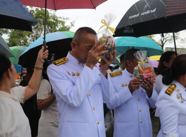 พิธีเจริญพระพุทธมนต์และทำบุญตักบาตรถวายพระราชกุศล 5 ธันวาคม ... พารามิเตอร์รูปภาพ 5