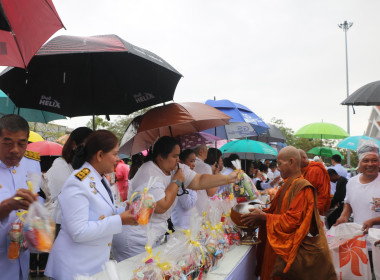 พิธีเจริญพระพุทธมนต์และทำบุญตักบาตรถวายพระราชกุศล 5 ธันวาคม ... พารามิเตอร์รูปภาพ 2