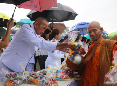 พิธีเจริญพระพุทธมนต์และทำบุญตักบาตรถวายพระราชกุศล 5 ธันวาคม ... พารามิเตอร์รูปภาพ 6