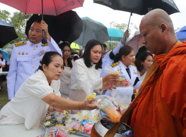พิธีเจริญพระพุทธมนต์และทำบุญตักบาตรถวายพระราชกุศล 5 ธันวาคม ... พารามิเตอร์รูปภาพ 9