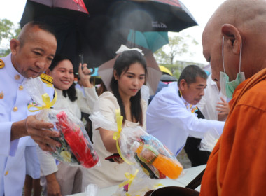 พิธีเจริญพระพุทธมนต์และทำบุญตักบาตรถวายพระราชกุศล 5 ธันวาคม ... พารามิเตอร์รูปภาพ 12